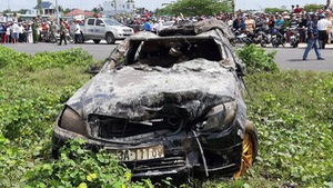 Ai cầm lái chiếc xe Mercedes rơi xuống rạch ở Tiền Giang?