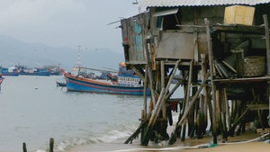 Khu nhà chồ trên biển Nha Trang trước nỗi lo mùa mưa bão
