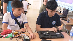 “Bệnh viện” cứu hộ máy tính miễn phí cho sinh viên