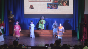 Sinh viên hào hứng với nghệ thuật hát bội