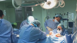 Phẫu thuật 3 bệnh nhân tim nặng bằng kỹ thuật bắc cầu