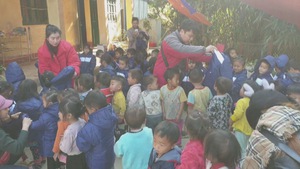 Trao tặng 1.000 áo ấm cho trẻ em vùng cao dịp cuối năm