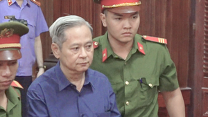 Video: Bắt đầu xét xử ông Nguyễn Hữu Tín, nguyên phó chủ tịch UBND TP.HCM