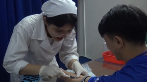 Sinh viên Lào, Campuchia được khám bệnh miễn phí
