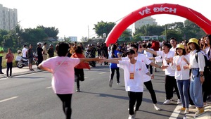 Gần 20.000 sinh viên tham gia “chạy vì sức khỏe, chạy vì môi trường”
