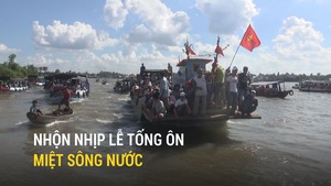 Nhộn nhịp lễ tống ôn miệt sông nước