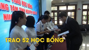 Trao 52 học bổng cho sinh viên khó khăn đeo đuổi ước mơ