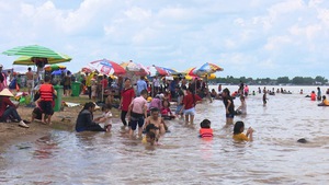 3 ngày Tết, bãi tắm “Vũng Tàu thu nhỏ” ở miền Tây thu hút 50.000 du khách