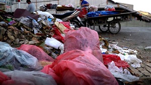 Sau Tết, thị xã Hồng Ngự lại ngập tràn rác