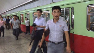 Tàu điện ngầm sâu nhất và rẻ nhất thế giới ở Triều Tiên