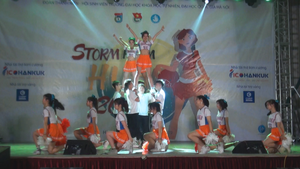 Sinh viên cuồng nhiệt với cuộc thi nhảy Cheerleading