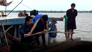Lại phát hiện vụ khai thác cát trái phép trên sông Hàm Luông