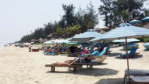 Báo động nạn xâu xé bãi biển An Bàng ở Hội An