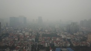 Trời Hà Nội mịt mù, không khí ô nhiễm bao phủ