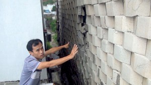 Không có chuyện cho tồn tại tường chắn khổng lồ trái phép “trên đầu dân”