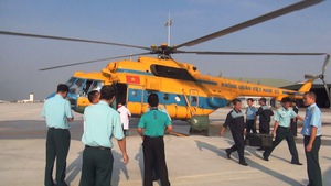 Trực thăng quân sự đưa bệnh nhân từ đảo An Bang về TP.HCM điều trị