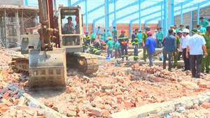 Thêm một nạn nhân tử vong sau vụ sập tường tại khu công nghiệp Hòa Phú