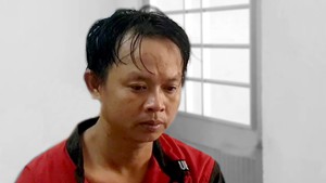 Cướp tiệm vàng bất thành còn yêu cầu công an che mặt mình