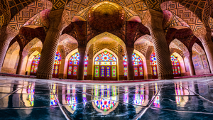 Khám phá nét đẹp kỳ lạ bên trong nhà thờ Hồi giáo vạn hoa  ở Iran