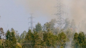 Kinh hoàng cảnh đốt rừng phát rẫy sát chân các trụ điện đường dây 500 KV Bắc - Nam