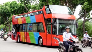 Xe buýt mui trần được ủng hộ thí điểm tại TP.HCM