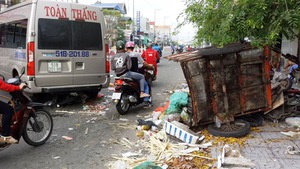 Xe ô tô phóng nhanh, gây tai nạn liên hoàn