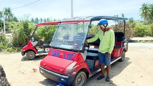 Cấm hoạt động 22 xe điện chở khách trên đảo Bé