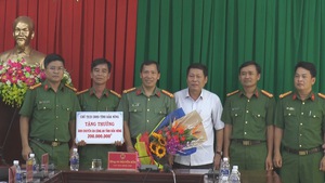 Khen thưởng ban chuyên án vụ triệt phá đường dây lầm xăng giả của đại gia Trịnh Sướng