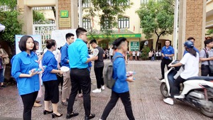 Hơn 12.000 sinh viên tình nguyện Hà Nội tiếp sức sĩ tử