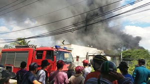 Cháy lớn vựa phế liệu vùng ven Sài Gòn