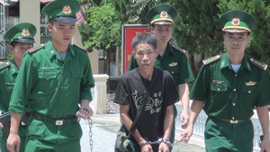 Tạm giữ nghi phạm người Lào vận chuyển 800 viên ma túy