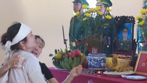 Đẫm nước mắt trong lễ tang Thiếu tá biên phòng hy sinh trong đánh án ma túy vùng biên giới