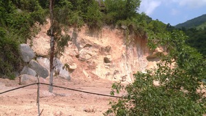 Công khai đào núi, xâm hại rừng đặc dụng Phú Yên