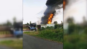 Cháy lớn cửa hàng xăng dầu tại Cà Mau