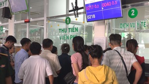 Tin nóng 24h: Thu viện phí không dùng tiền mặt, còn nhiều rào cản