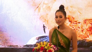 Hoa hậu Tiểu Vy làm đại sứ Lễ hội Hang động Quảng Bình 2019
