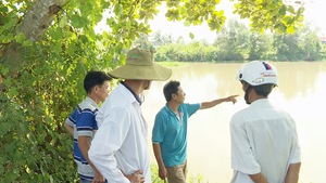 Lội xuống sông vớt chiếc máy bay điều khiển một thanh niên đuối nước tử vong