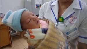 Bé trai 3 ngày tuổi bị mẹ bỏ rơi tại bệnh viện
