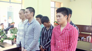 Băng cướp gà, đánh công an xã, lãnh hơn 35 năm tù