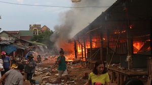 Cháy lớn thiêu rụi chợ Mộc Bài ở Bình Định