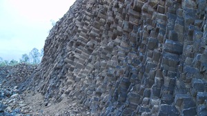 Khảo sát mỏ đá An Phú, nơi xuất lộ đá dạng cột như đá dĩa