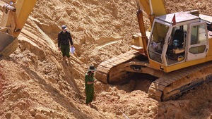 Sập mỏ khai thác quặng titan, một công nhân bị chôn vùi