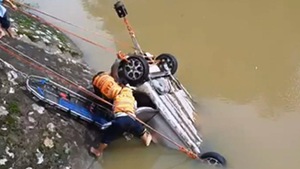 Tìm thấy thi thể tài xế ô tô lao xuống sông