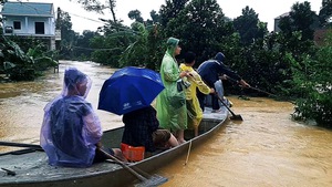 Mưa lũ khiến hơn 2.700 nhà dân Hà Tĩnh ngập nặng