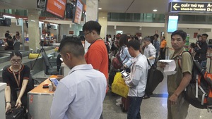 Hàng ngàn vé máy bay, vé xe miễn phí cho người dân về quê đón Tết