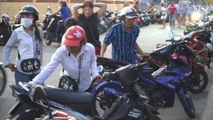 Phú Quốc: Ngày tết, vô tư để xe máy không ai trông coi