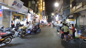 Video: Dịch corona, khách Trung Quốc vắng hẳn trên phố biển Nha Trang