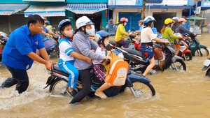 Video: Triều cường vẫn ngập nặng ở Cần Thơ, Vĩnh Long