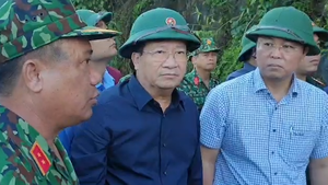 Phó Thủ tướng Trịnh Đình Dũng: Phải tìm kiếm những người mất tích, cứu những người còn sống sót