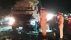 Video: Tai nạn kinh hoàng trên quốc lộ, 20 người thương vong